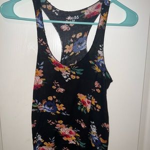 EUC Mudd W XS Black tank top w/ flower accents 🌸 🌺 🌹 💐